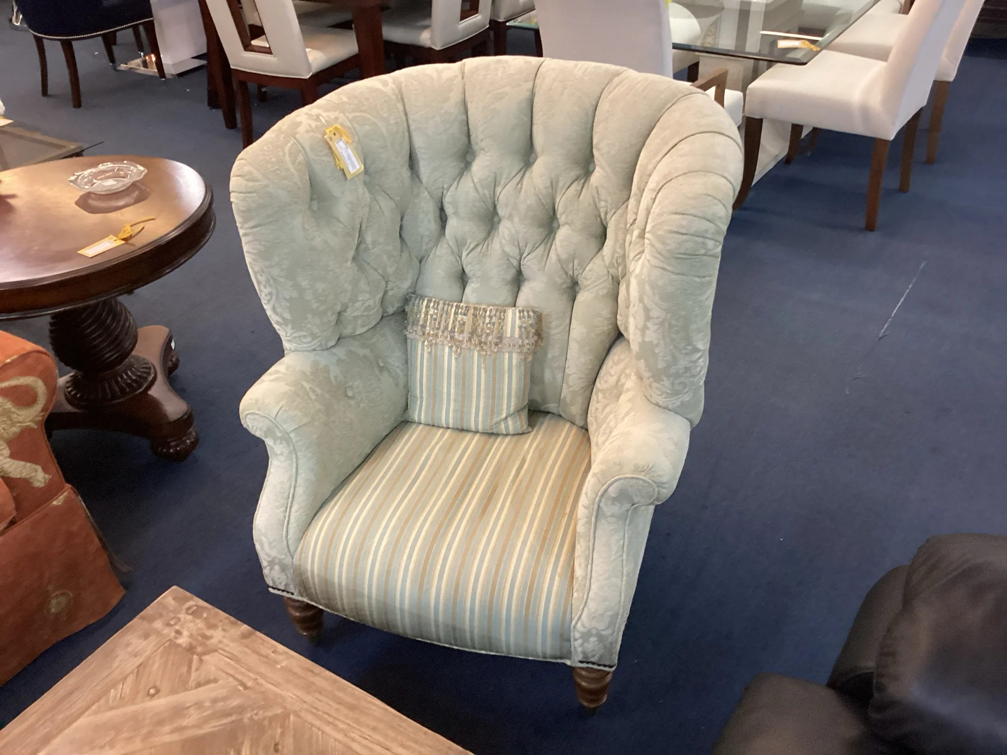 Light Green Tufted Living Room Chair With Pillow - Image 2
